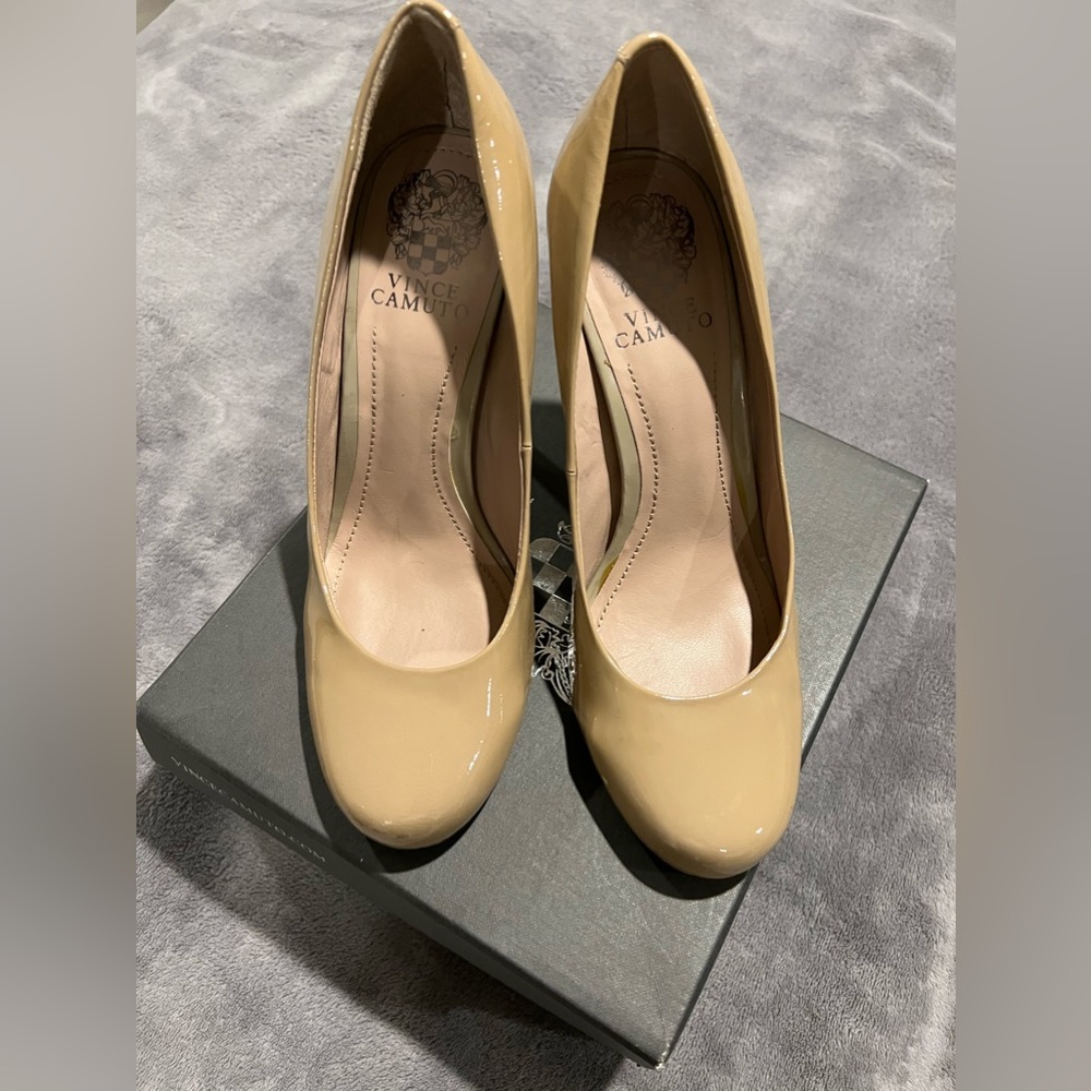 Vince Camuto gently used pumps.